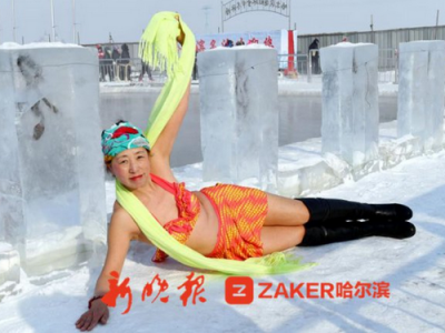 -40℃美女穿三點卧雪30分鍾引遊客狂拍