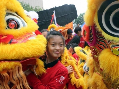 第八屆香港龍獅節在尖沙咀文化中心隆重開(kāi)幕